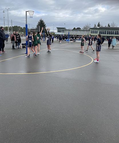 10B team Sabriah Fitzgerald (GA), Emily Phimister (WA) and Luke Rees (C ) watch Samantha Coombs put up a shot.