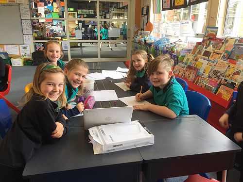 Drawing lead by Lilly, Courtney & Roma