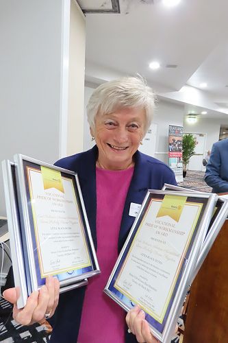 Jan
Clark after paying tribute to The Little Black Ducks ukulele Band