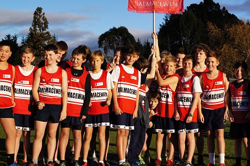 Y7&8 pupils from Balmacewen raise the flag