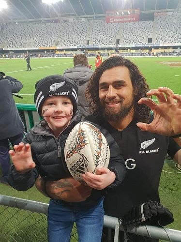 Jackson Hemopo with the "GI Grizzly Claw" salute with a young GI RFC Junior member and fan!