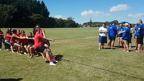 Video: Robertson Girls v Morris Girls tug o war