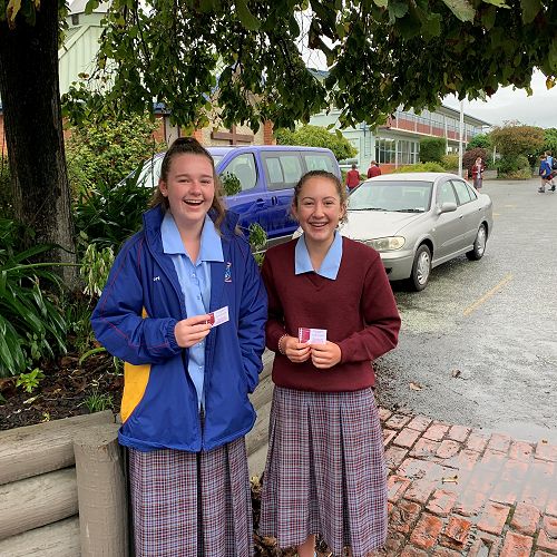 Emma Jamieson and Tallulah Rooney with their Tuckshop vouchers