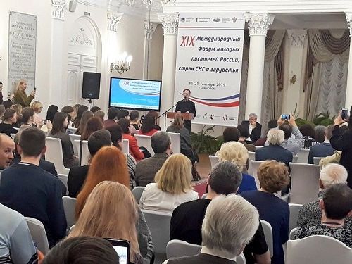 David Howard delivers a keynote at the opening of the “Lipki” International Forum of Young Writers, where 150 young talents meet with senior editors in a series of workshops.