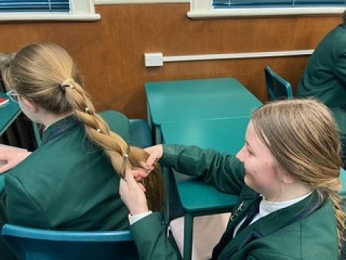 Heidi, Linda, Scarlett and Tayla are making Magic accessories for hair, necklaces, anklets