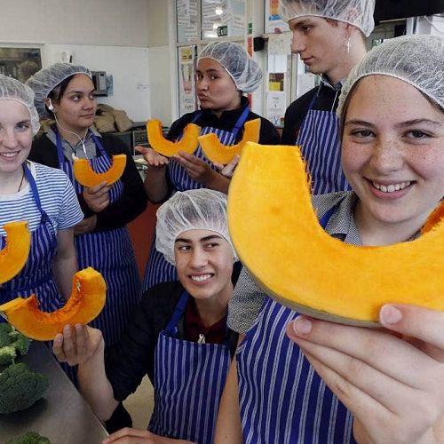 Kate Lineham, Ashley Bryers Reneti, Lani Kalapu, Kume Rahipere, Peyton Grason and Lara Edwards