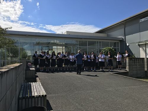 Cantratrices outside Music Suite