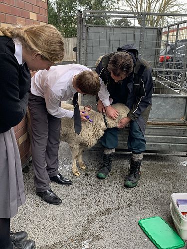 Vetora visits TeenAg Club