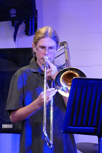 Peter Gray performing at Nayland (Un)Plugged