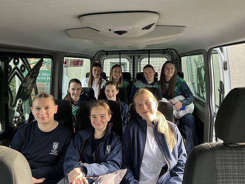 Road trip about to start - happy travelling team!