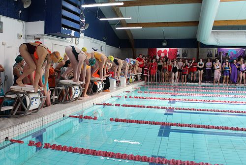 Start of the senior House relay