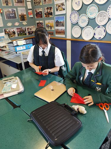Gate Chinese Club - paper cutting