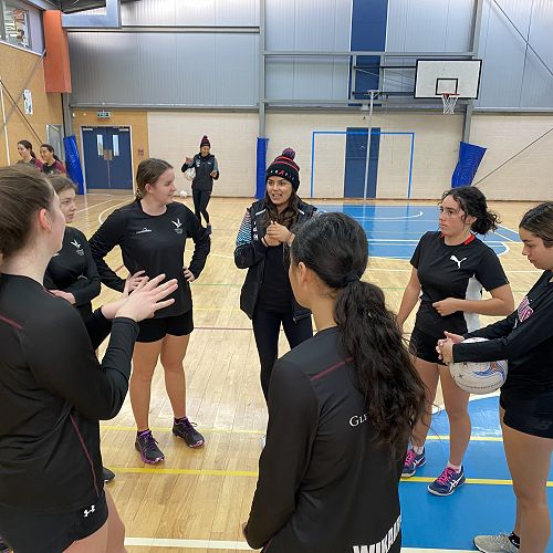 Tactix and Silverfern player Kimiora Poi explaining the next activity for the Nayland Senior A players 