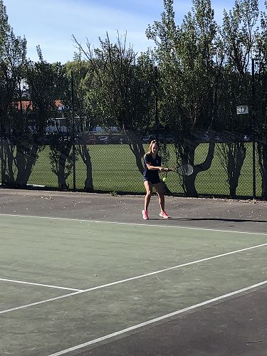Erin O'Neill prepares for a backhand base shot