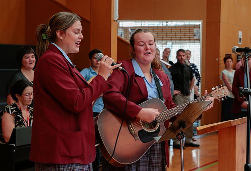 Paualily Anisy Oudemans and Mya George supporting the music at the mihi whakatau