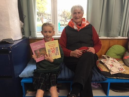 Hapua Parents Visit to Read during Book Week