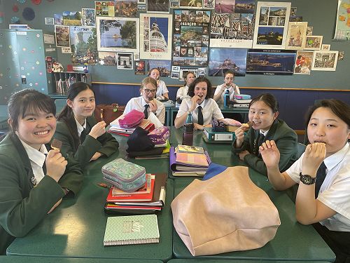 Thank you to Heidi Palmer (third from front left) for making the langues de chat