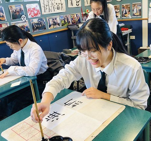 Year 11 Kalyaporn Maicharoen (front)- Soft-pen Chinese Calligraphy Painting