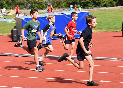 Year 5/6 Boys 400m Race
