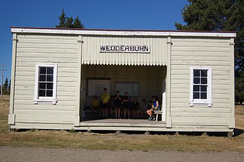 A pause in the shade at Wedderburn.