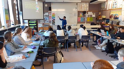 Visiting lecturer Dr Peter Olsen from Ara Institute of Canterbury speaking to your Year 13 Biology students