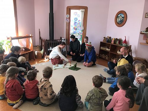 Class 9 ākonga telling a te reo story- kindy style
