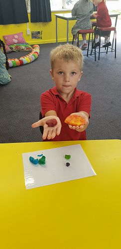 Mixing colours with playdough