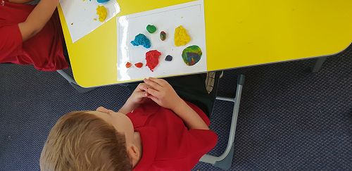 Mixing colours with playdough