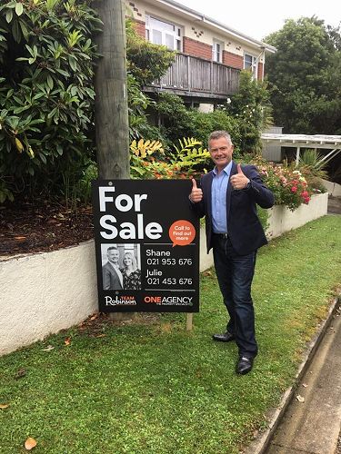 Team Robinson Sign Man!