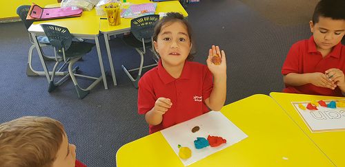 Mixing colours with playdough