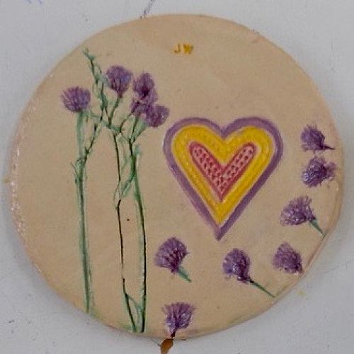 Jasper room 19 - plaque Tribute flowers and Trade Aid heart.