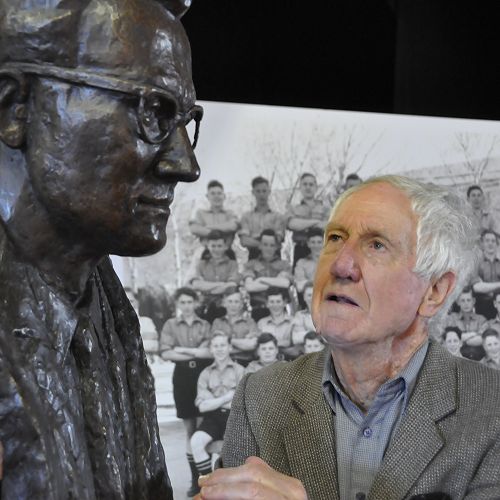 Mervyn Ansley Bull - Sculpture by Margriet Windhausen