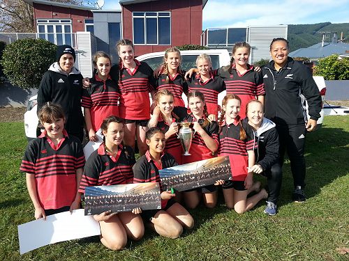 Black Ferns & WIS girls tackle rugby team