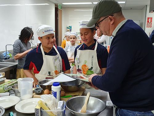 Willy and Ruby getting pointers from Al Brown.