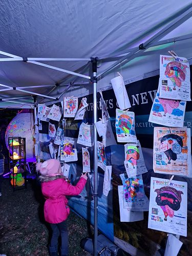 Colouring cometitions