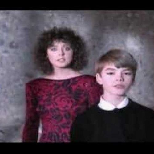 Video: PIE JESU - SARAH BRIGHTMAN & PAUL MILES-KINGSTON