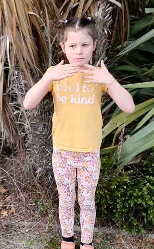 Betty (Elizabeth) signing the Matariki sign Waita