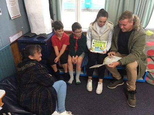 Hapua Parents Visit to Read during Book Week