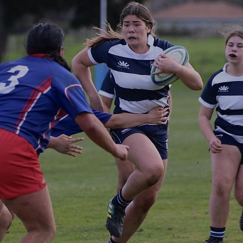 Kendyl going for the try