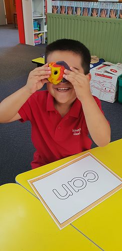 Mixing colours with playdough