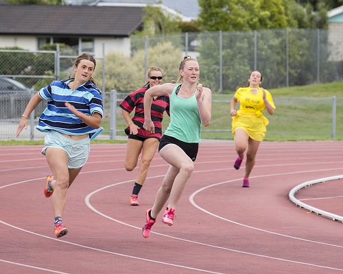 Ruby Young & Brittney Young  - Senior Girls 200m Sprint
