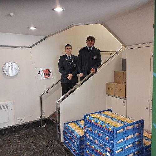 Present to deliver the bread to the Presbyterian Foodbank on behalf of the 1st XV were, Ollie Dolan (co-vice-captain) and Tom Lewis (co-captain).