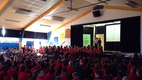 Video: Senior Choir (Price Tag)