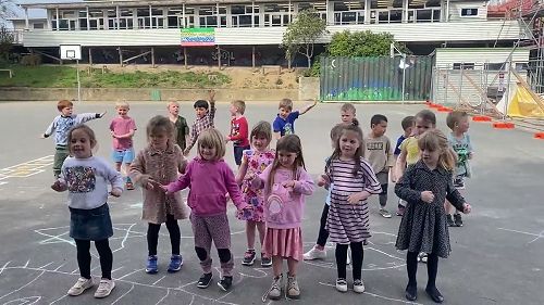 Video: Room 1 Cook Island dance 2022