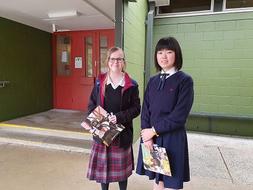 Meikei High school students visit to Year 9 Japanese class.