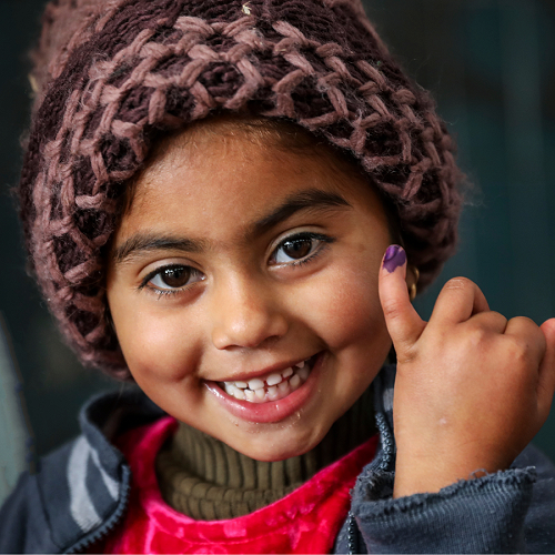 A child in Pakistan showing her inked finger – a sign that she been vaccinated against polio.                           © UNICEF Asad Saidi