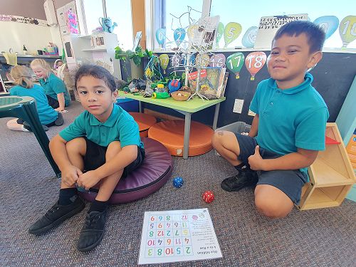 Sioape and Felix playing 'Dice Addition 4-in-a-row'