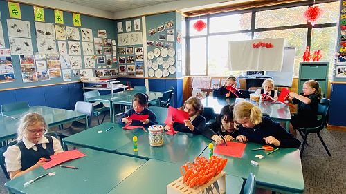 Year 3 students making Hongbao