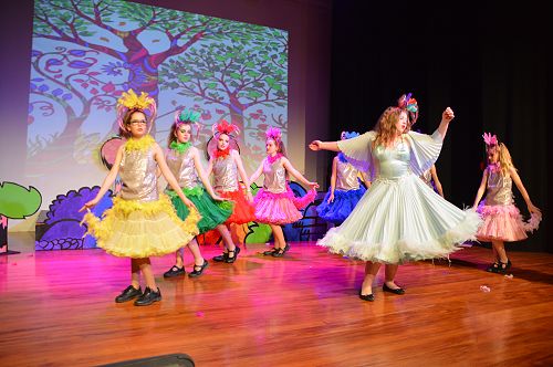 Mayzie with the Bird Girls