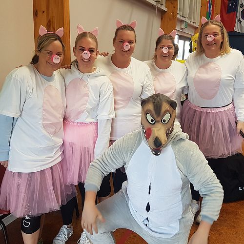 The Big Bad Wolf and his 5 little Pigs
